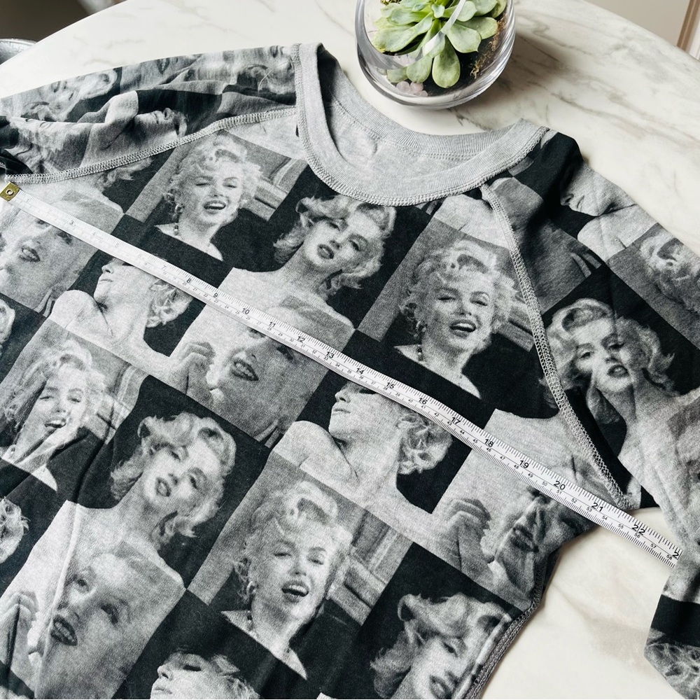 Marilyn Monroe All Over Print Reversible Crewneck Women’s Sweatshirt Size Large - Picture 3 of 9